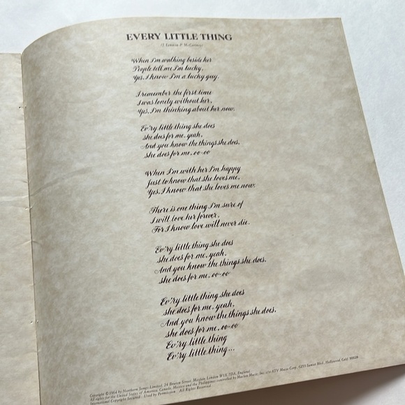 The Beatles - Love songs - double LP vintage vinyl record condition is G+ - Picture 4 of 10